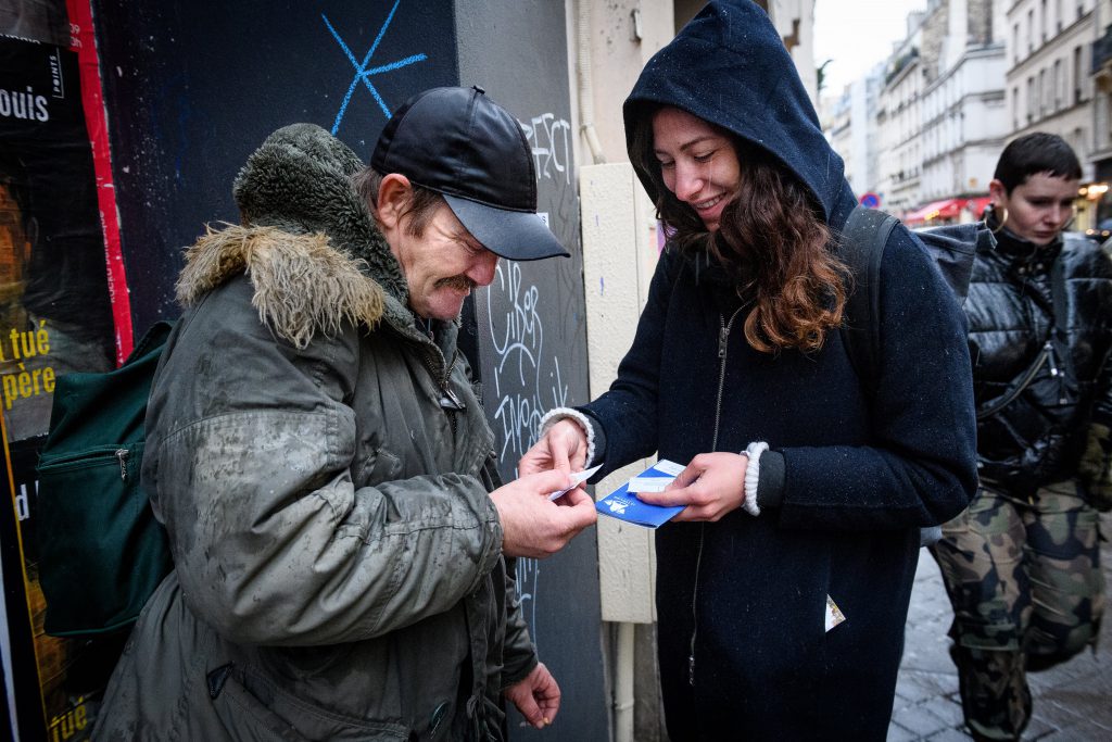 Réhabiliter l’image des plus démunis
